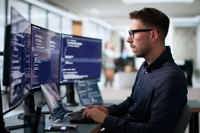 Audit security and compliance at the click of a button for ISO 27001, NIS2 and BSI IT-Grundschutz